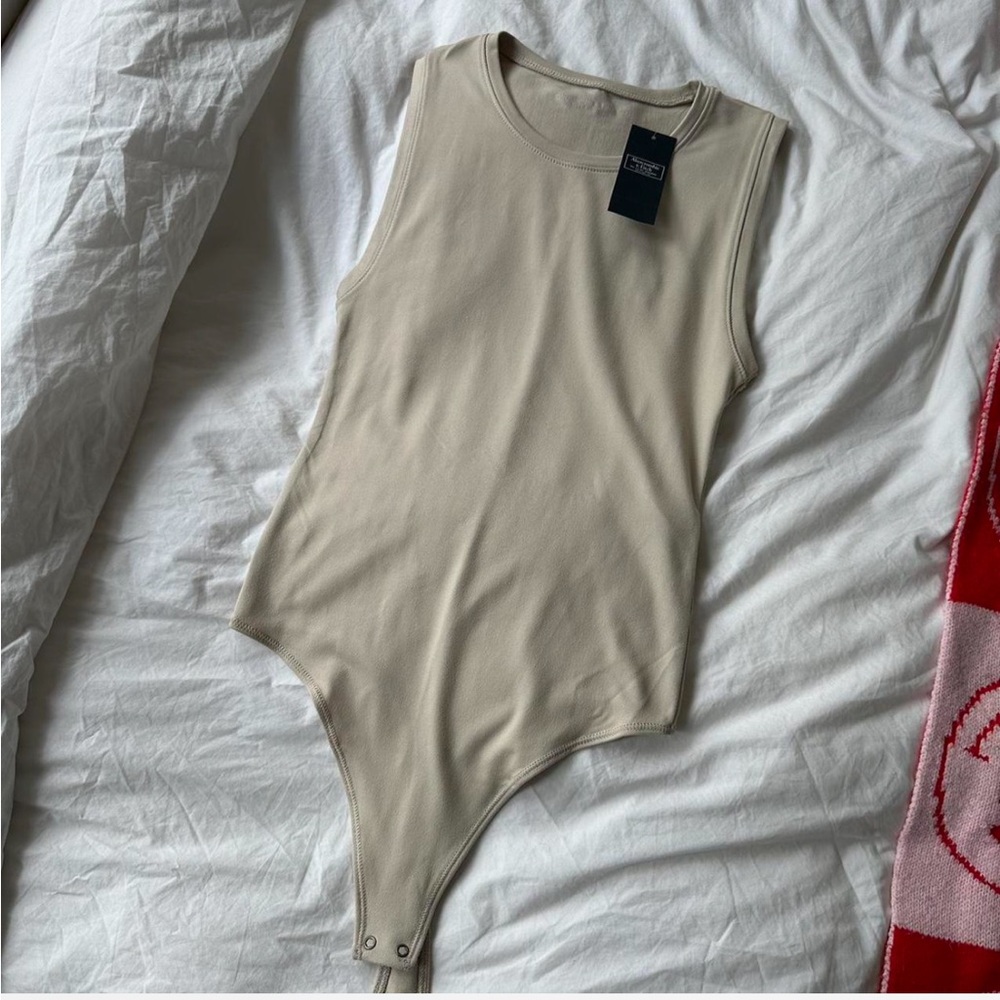 Abercrombie Soft Collection: Beige Nude Sleeveless Crewneck Bodysuit